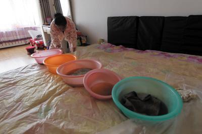 石林楼上漏水，住户失联，小区没物管，业主维权难！律师来支招……